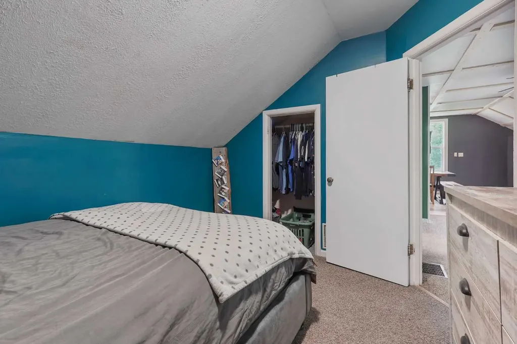 405 12b Street N Lethbridge AB T1H 2L3