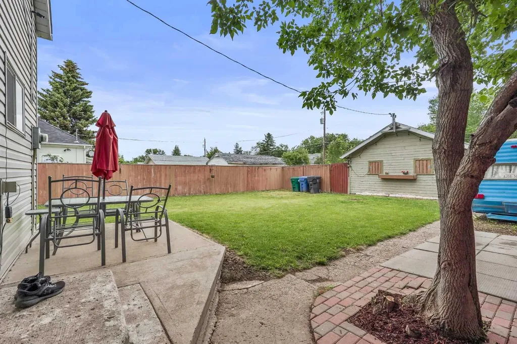 405 12b Street N Lethbridge AB T1H 2L3