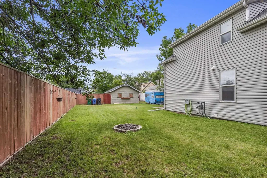 405 12b Street N Lethbridge AB T1H 2L3