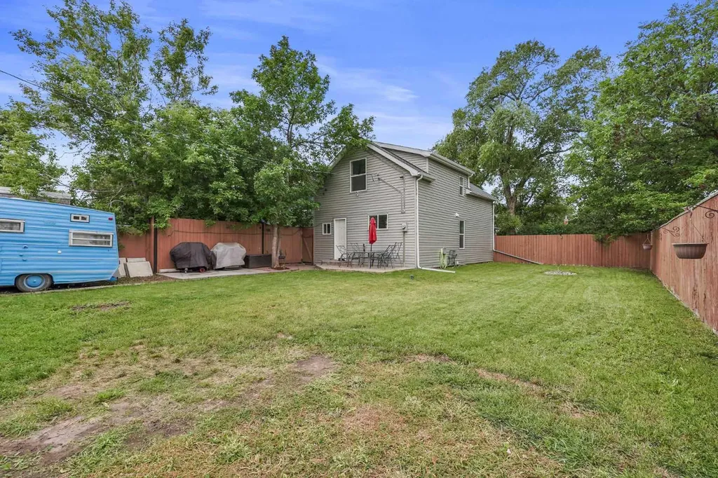405 12b Street N Lethbridge AB T1H 2L3