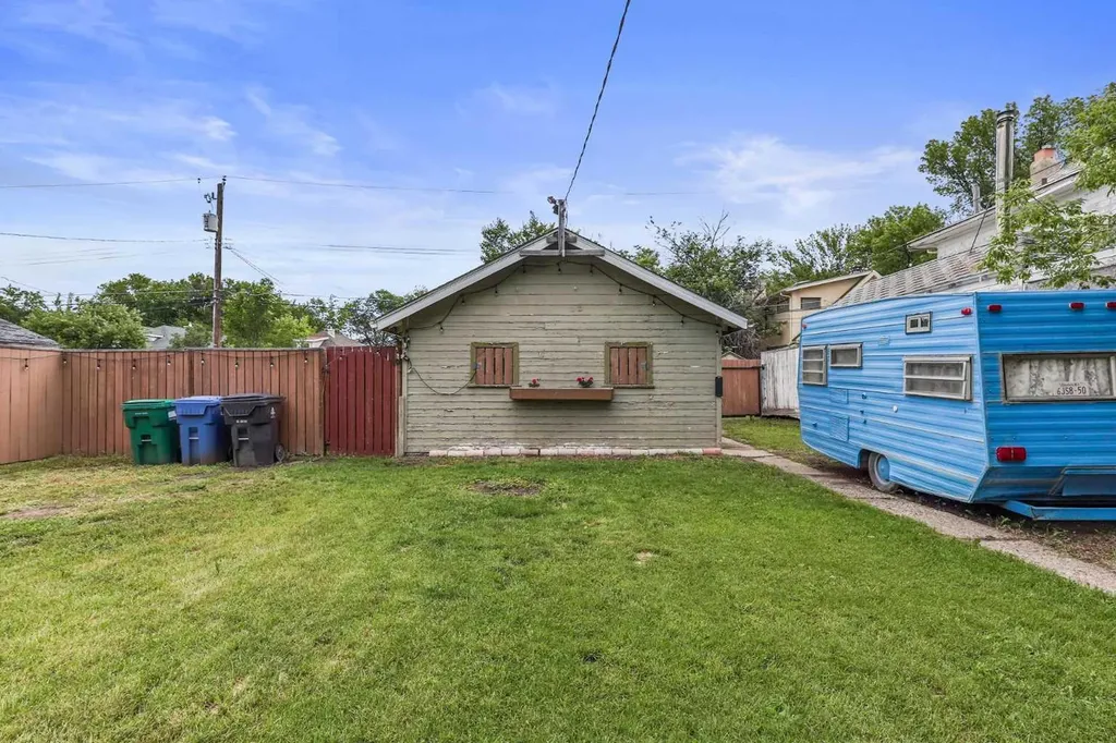 405 12b Street N Lethbridge AB T1H 2L3