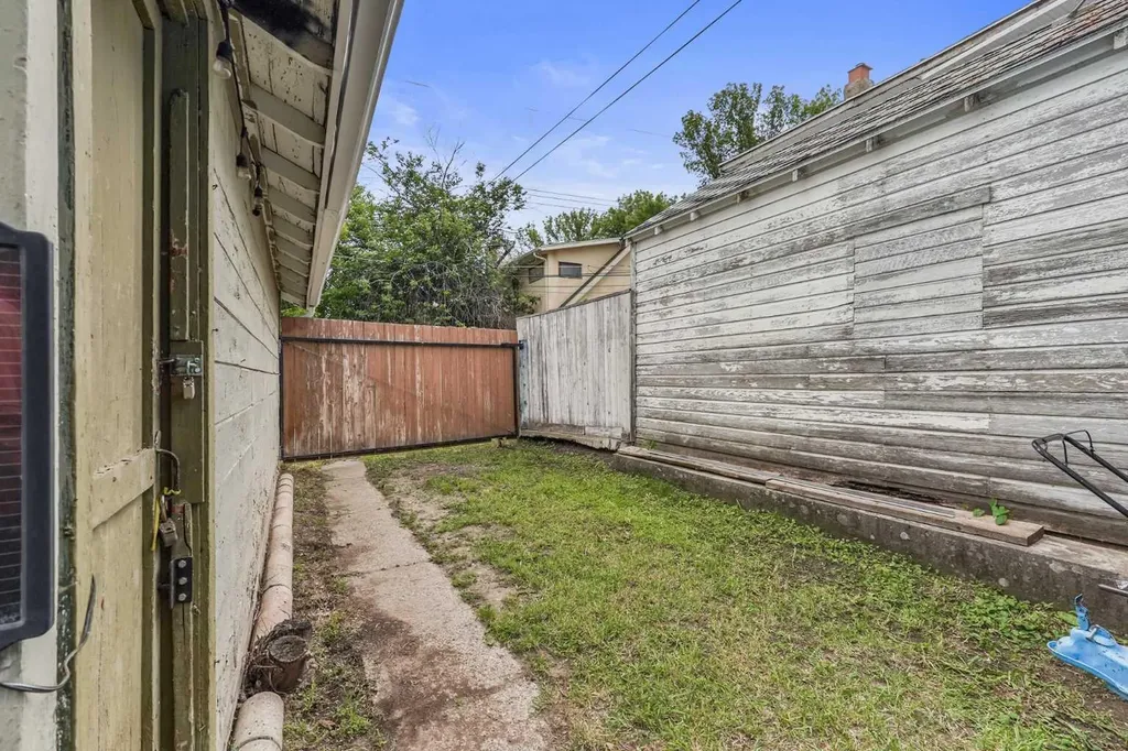405 12b Street N Lethbridge AB T1H 2L3