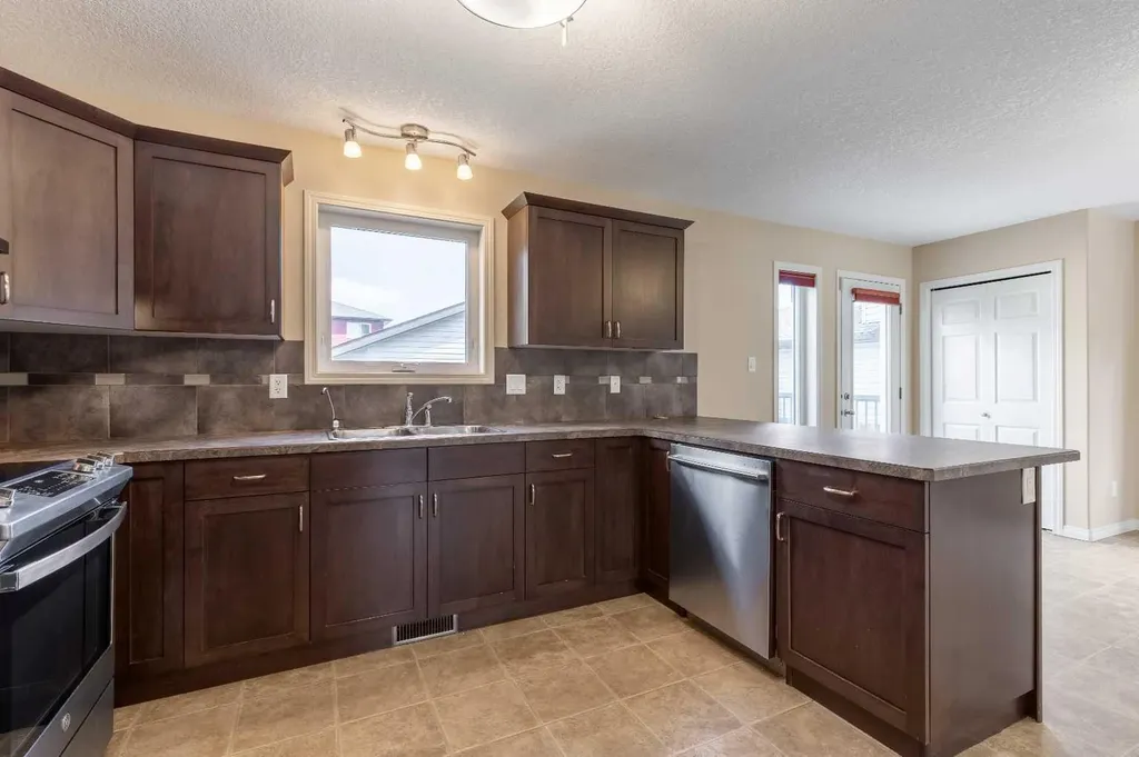 261 Couleesprings Terrace S Lethbridge AB T1K 5P1