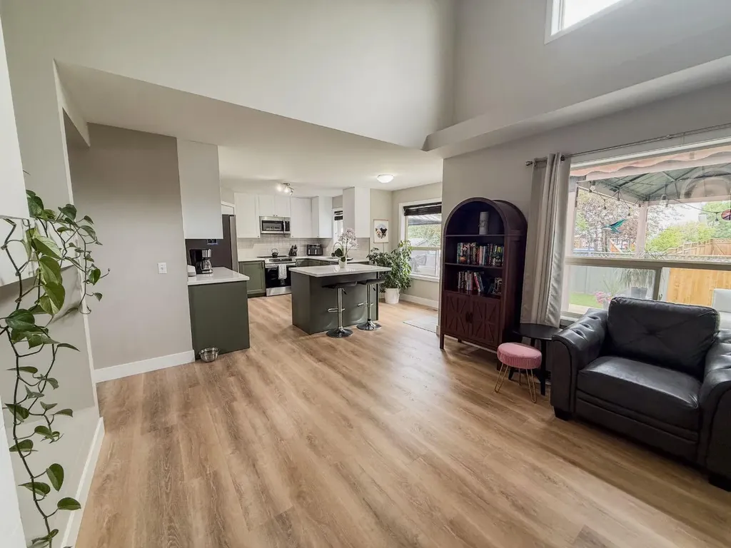 1749 Douglas Glen Grove SE Calgary AB T2Z 3A5