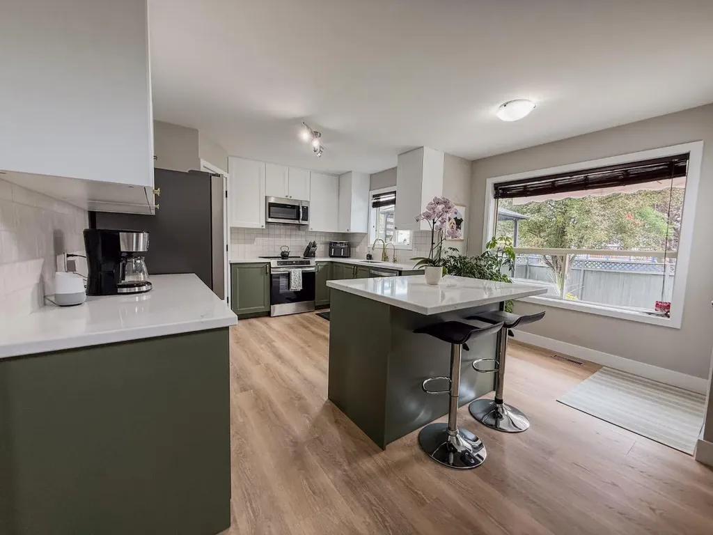 1749 Douglas Glen Grove SE Calgary AB T2Z 3A5