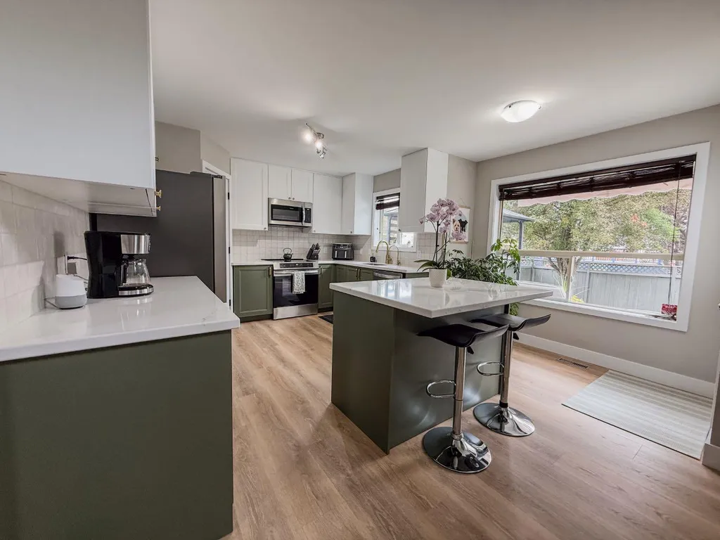 1749 Douglas Glen Grove SE Calgary AB T2Z 3A5