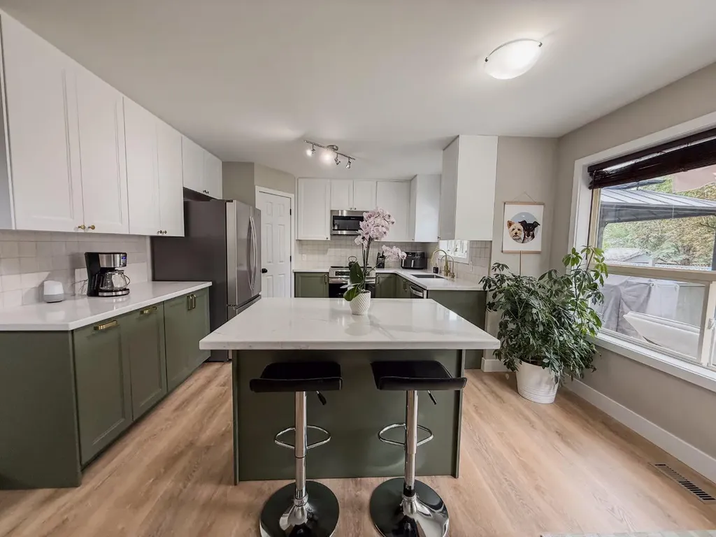 1749 Douglas Glen Grove SE Calgary AB T2Z 3A5