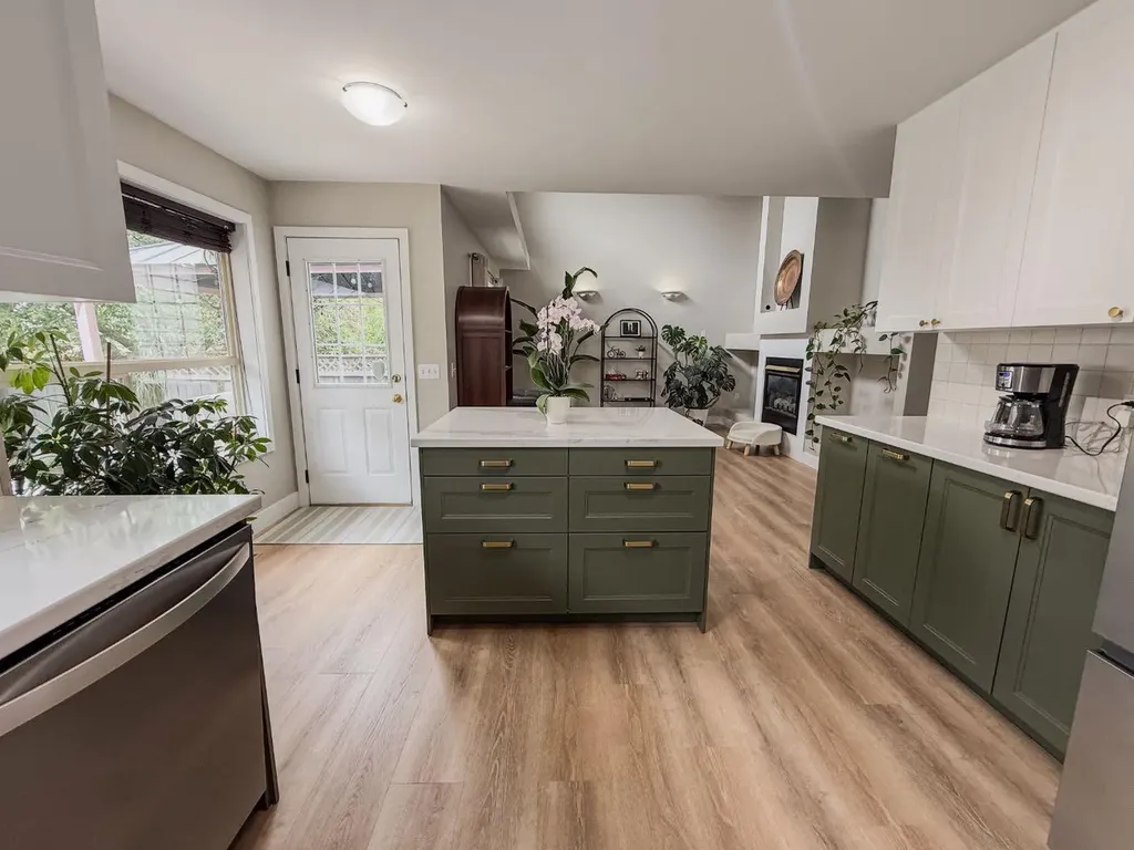 1749 Douglas Glen Grove SE Calgary AB T2Z 3A5