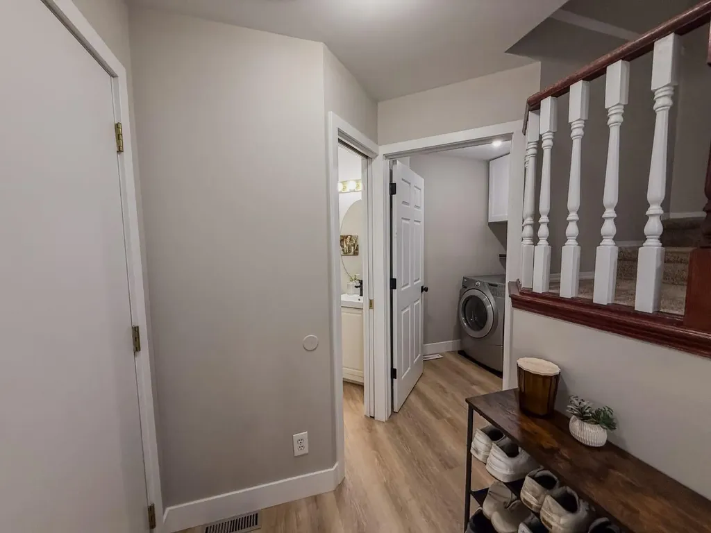 1749 Douglas Glen Grove SE Calgary AB T2Z 3A5