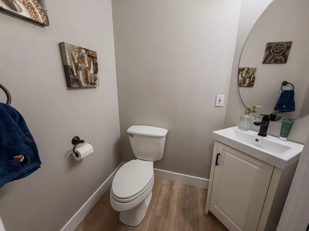1749 Douglas Glen Grove SE Calgary AB T2Z 3A5
