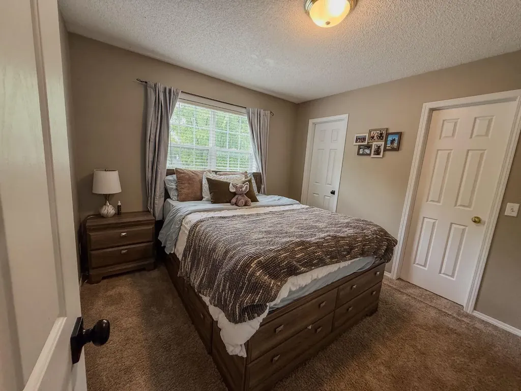 1749 Douglas Glen Grove SE Calgary AB T2Z 3A5