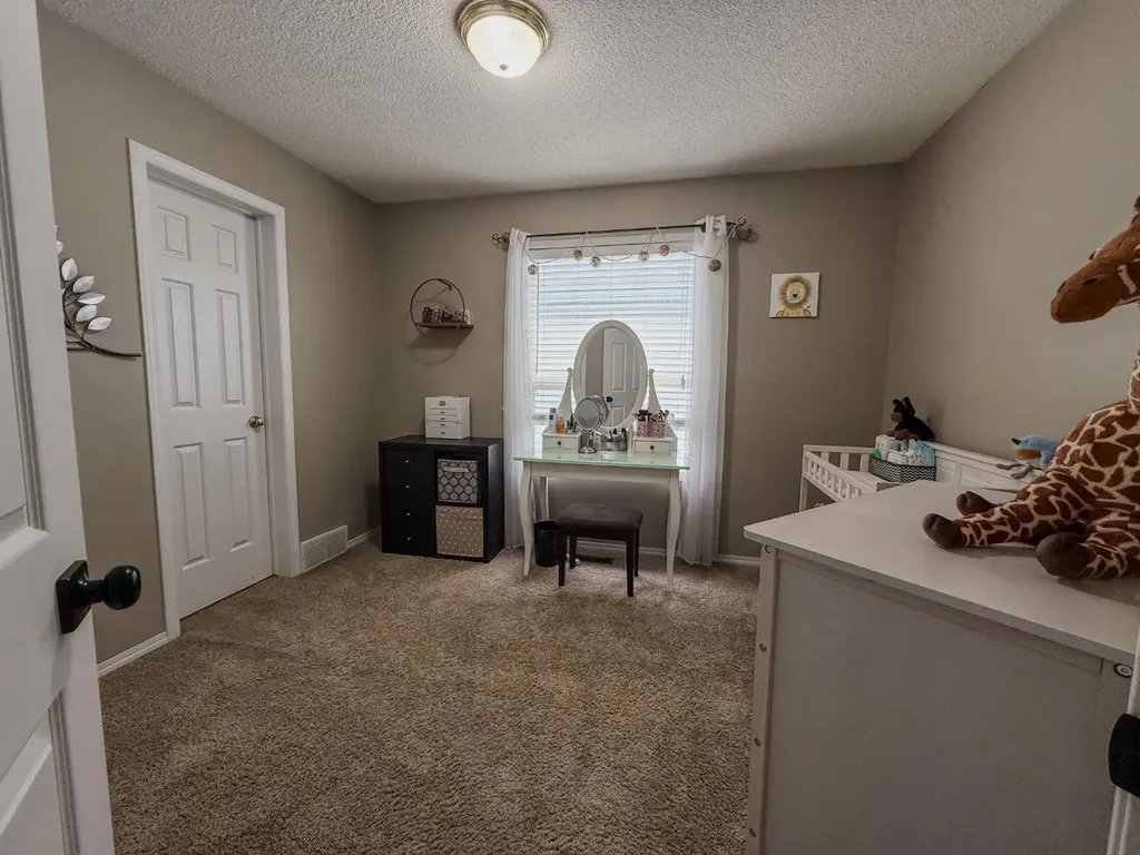 1749 Douglas Glen Grove SE Calgary AB T2Z 3A5