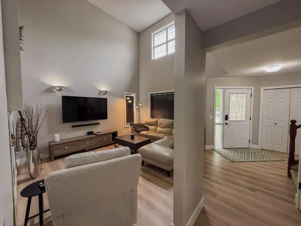 1749 Douglas Glen Grove SE Calgary AB T2Z 3A5