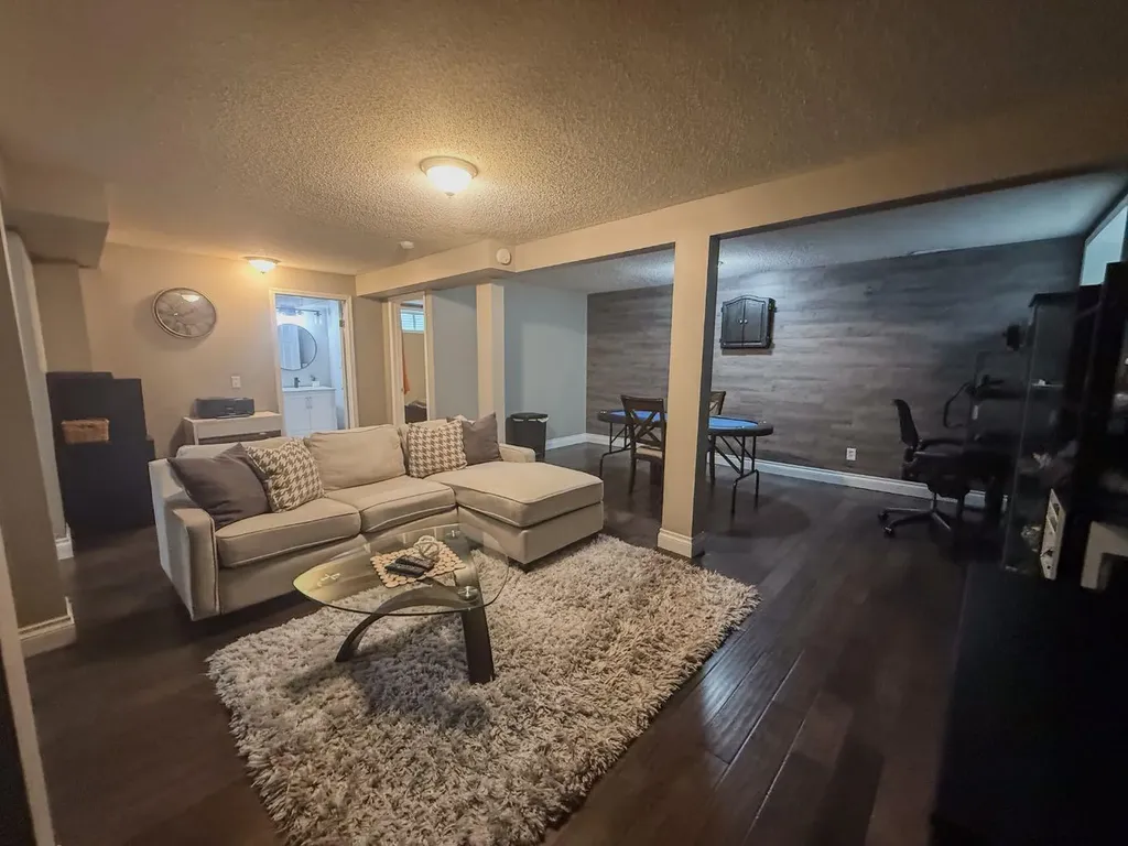1749 Douglas Glen Grove SE Calgary AB T2Z 3A5