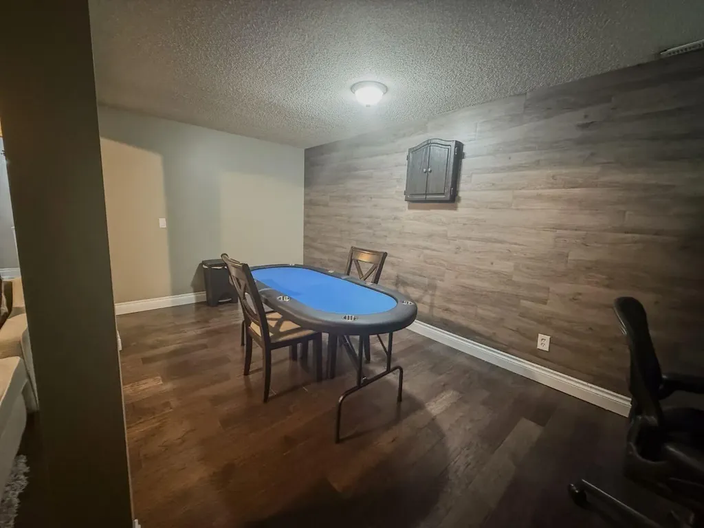 1749 Douglas Glen Grove SE Calgary AB T2Z 3A5