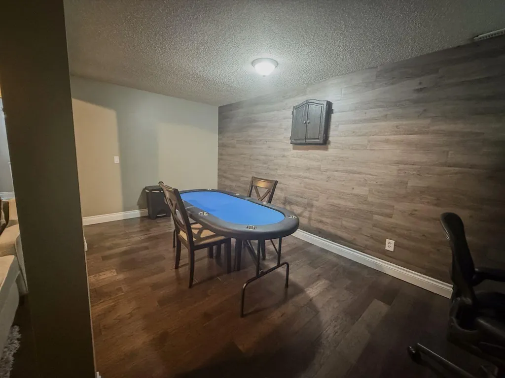 1749 Douglas Glen Grove SE Calgary AB T2Z 3A5