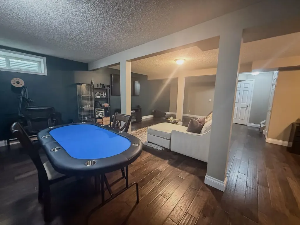 1749 Douglas Glen Grove SE Calgary AB T2Z 3A5