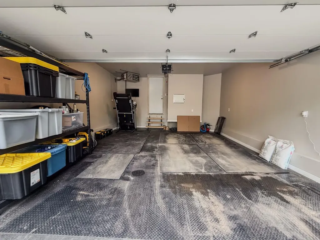 1749 Douglas Glen Grove SE Calgary AB T2Z 3A5