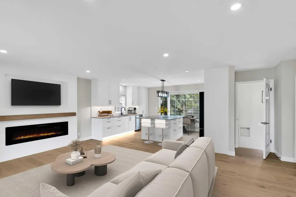 811 Seattle Drive SW Calgary AB T2W 0M9