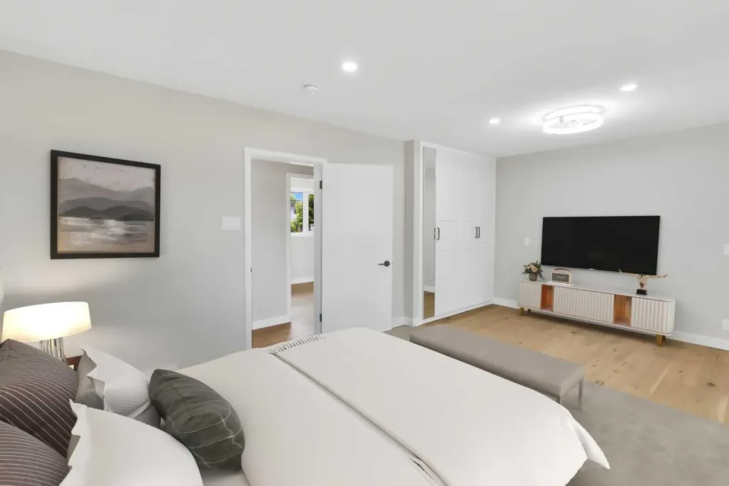 811 Seattle Drive SW Calgary AB T2W 0M9