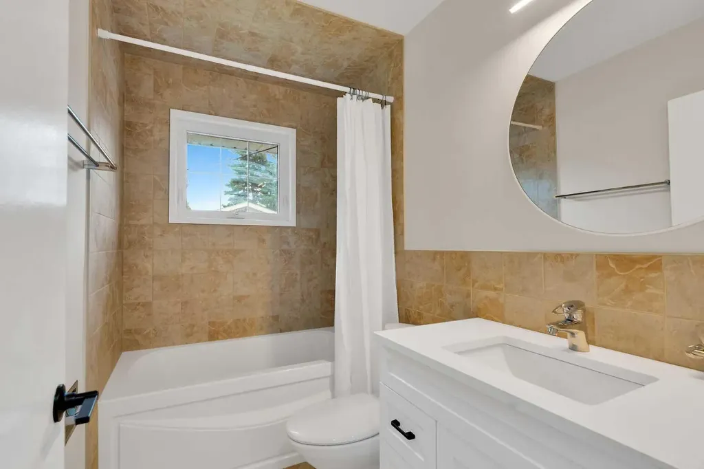 811 Seattle Drive SW Calgary AB T2W 0M9