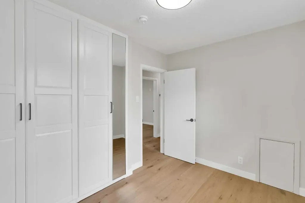 811 Seattle Drive SW Calgary AB T2W 0M9