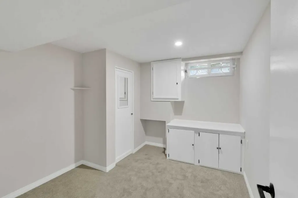 811 Seattle Drive SW Calgary AB T2W 0M9