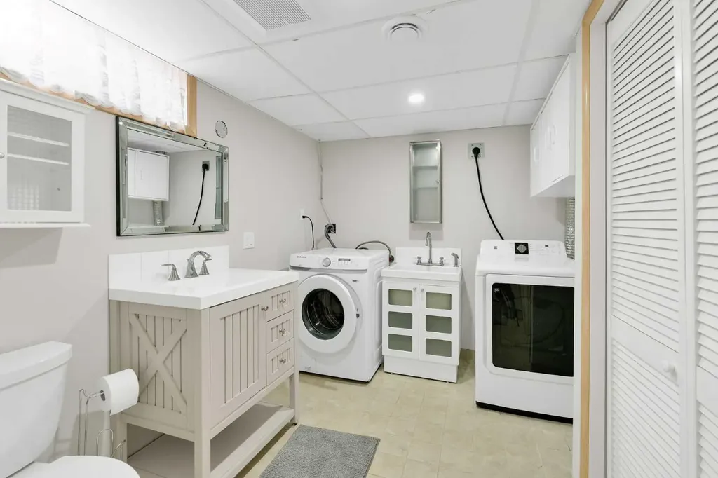 811 Seattle Drive SW Calgary AB T2W 0M9
