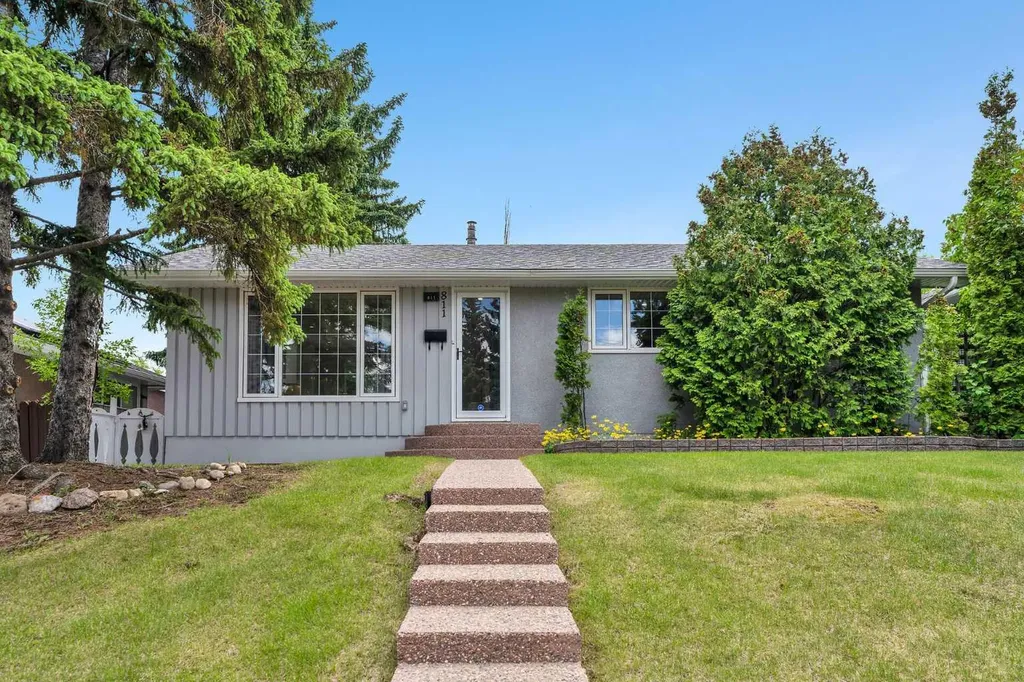 811 Seattle Drive SW Calgary AB T2W 0M9