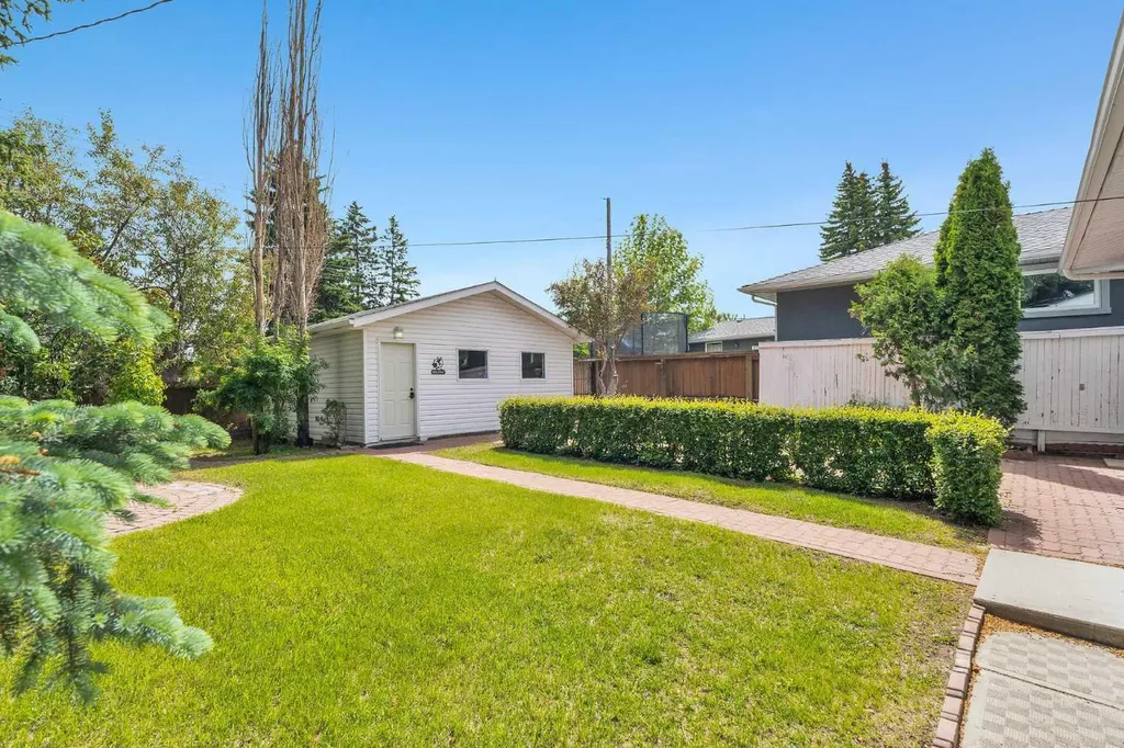 811 Seattle Drive SW Calgary AB T2W 0M9