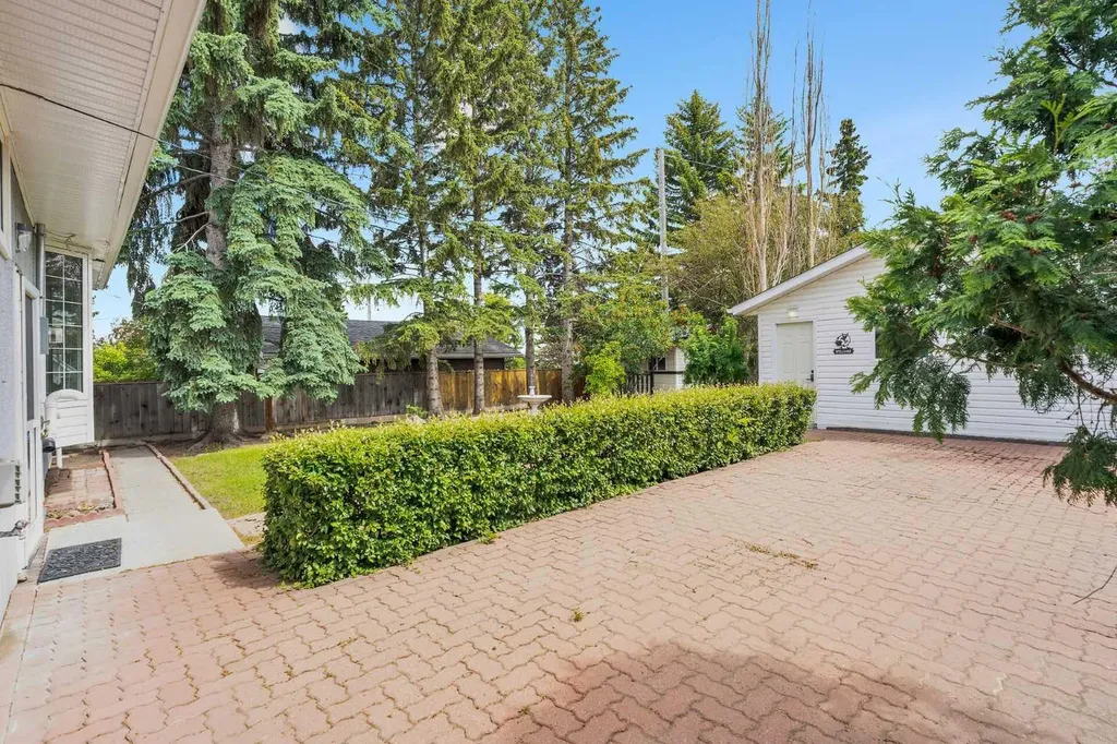 811 Seattle Drive SW Calgary AB T2W 0M9