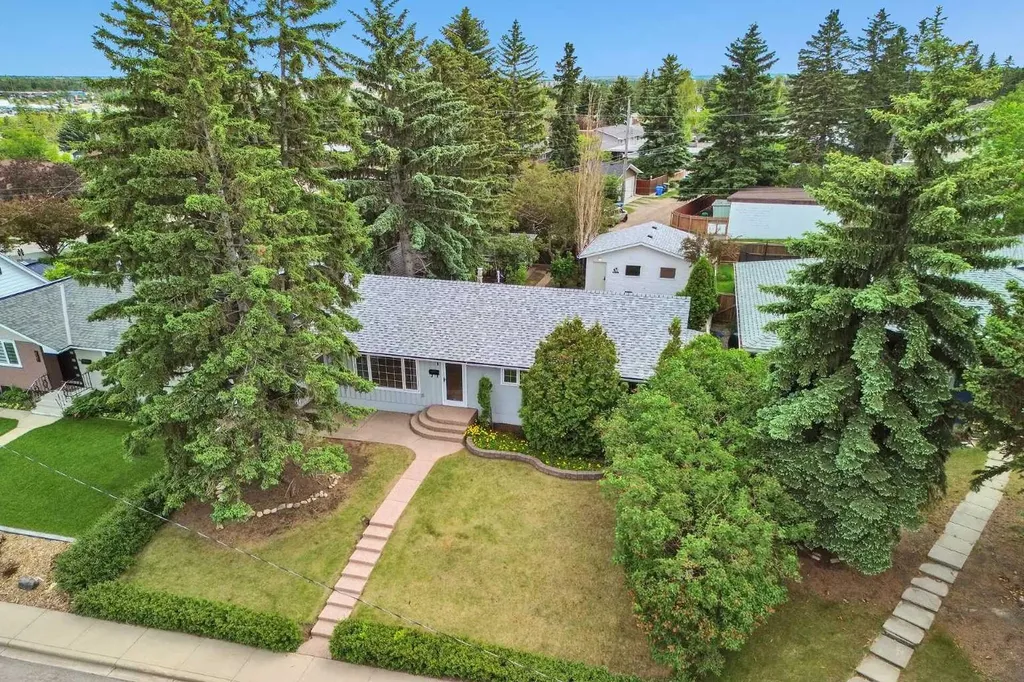 811 Seattle Drive SW Calgary AB T2W 0M9