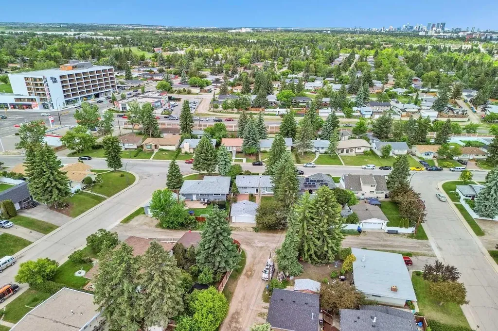 811 Seattle Drive SW Calgary AB T2W 0M9