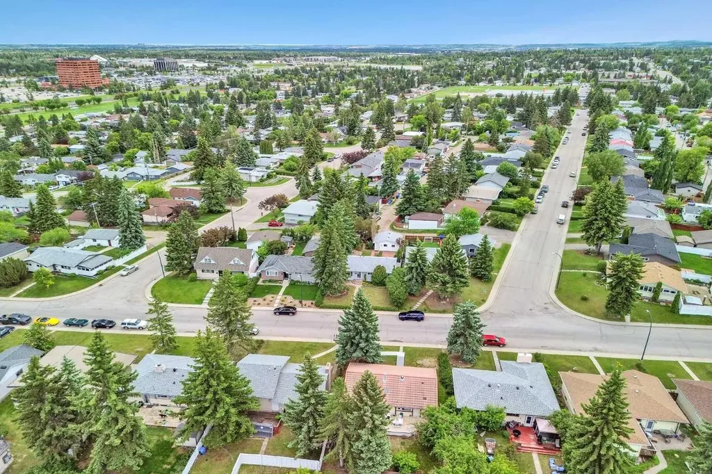 811 Seattle Drive SW Calgary AB T2W 0M9