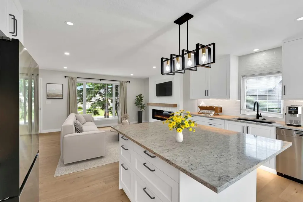 811 Seattle Drive SW Calgary AB T2W 0M9