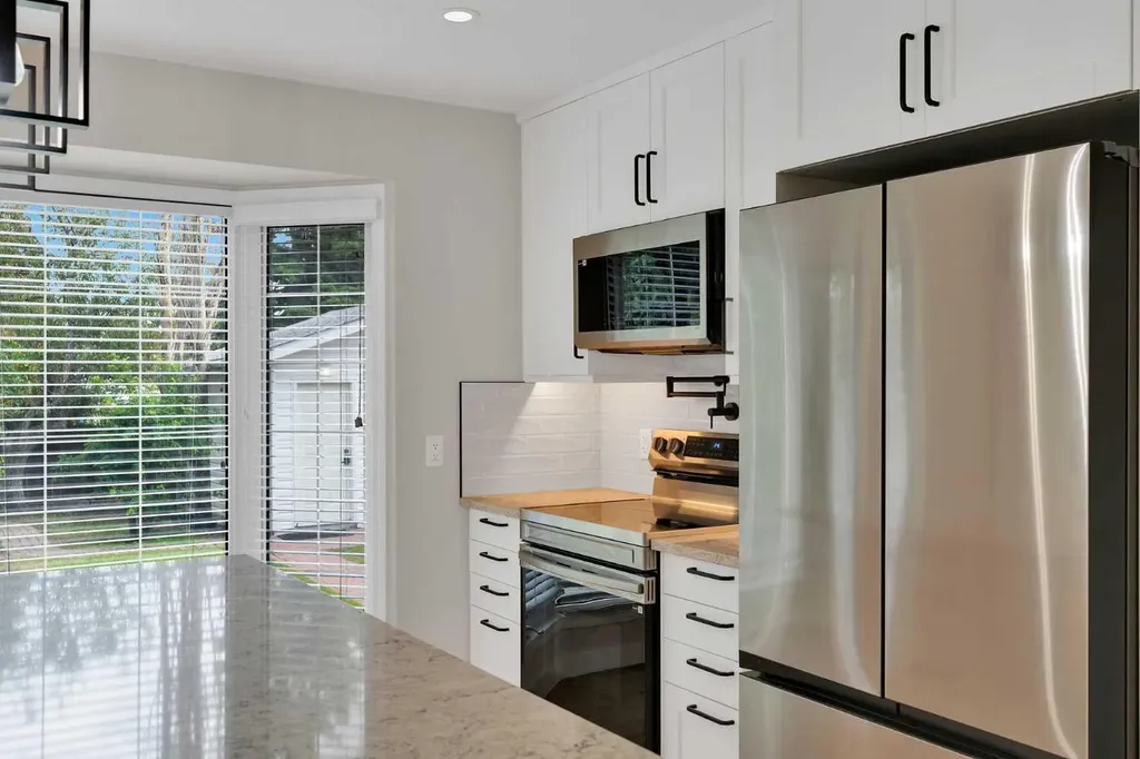 811 Seattle Drive SW Calgary AB T2W 0M9