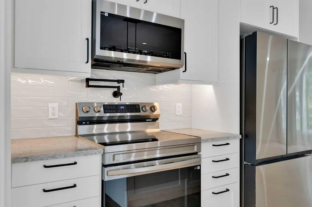 811 Seattle Drive SW Calgary AB T2W 0M9