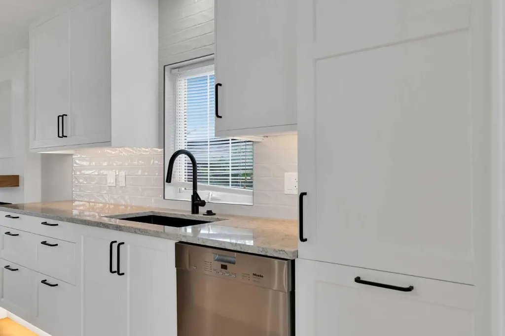 811 Seattle Drive SW Calgary AB T2W 0M9