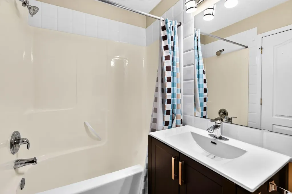 67 Douglas Ridge View SE Calgary AB T2Z 3C3