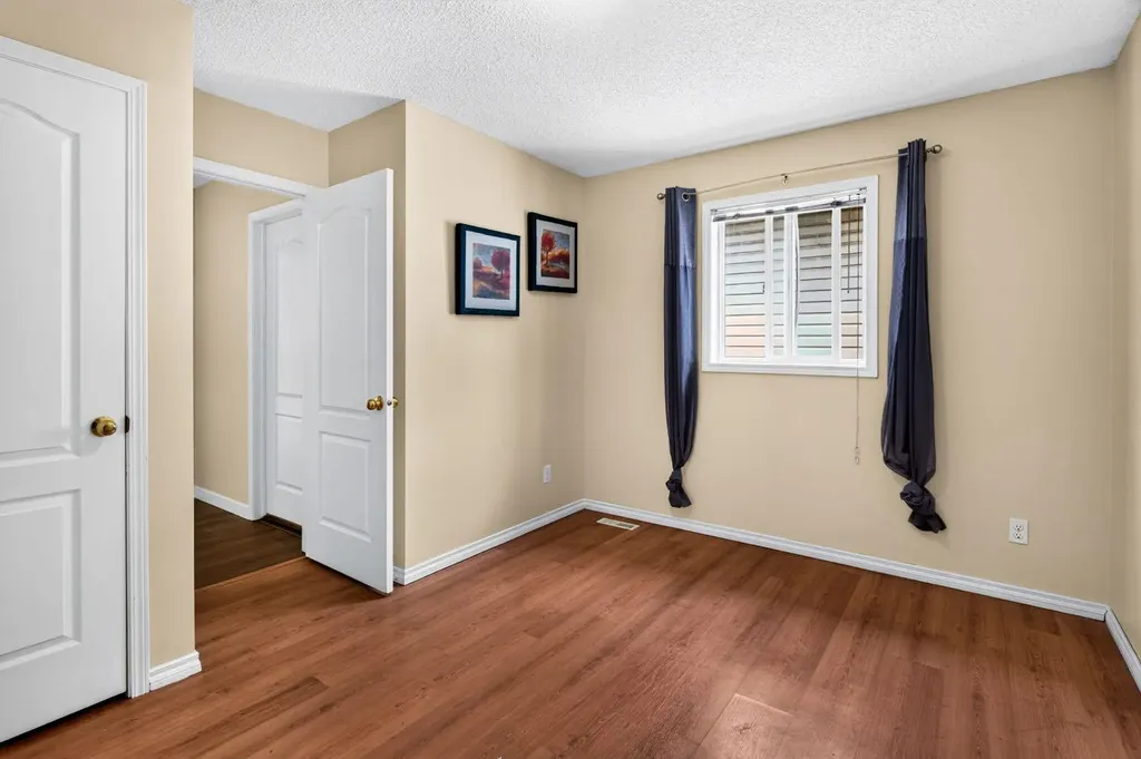 67 Douglas Ridge View SE Calgary AB T2Z 3C3