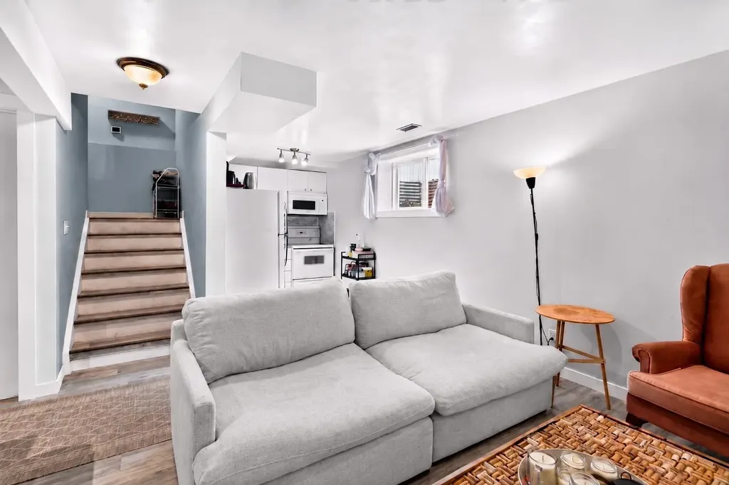 67 Douglas Ridge View SE Calgary AB T2Z 3C3