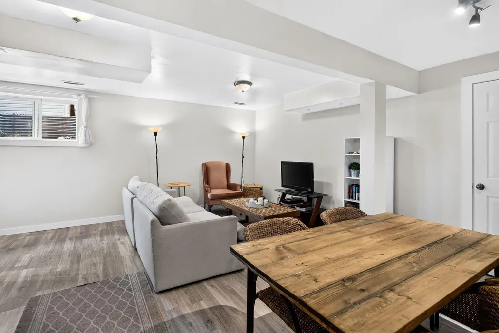67 Douglas Ridge View SE Calgary AB T2Z 3C3