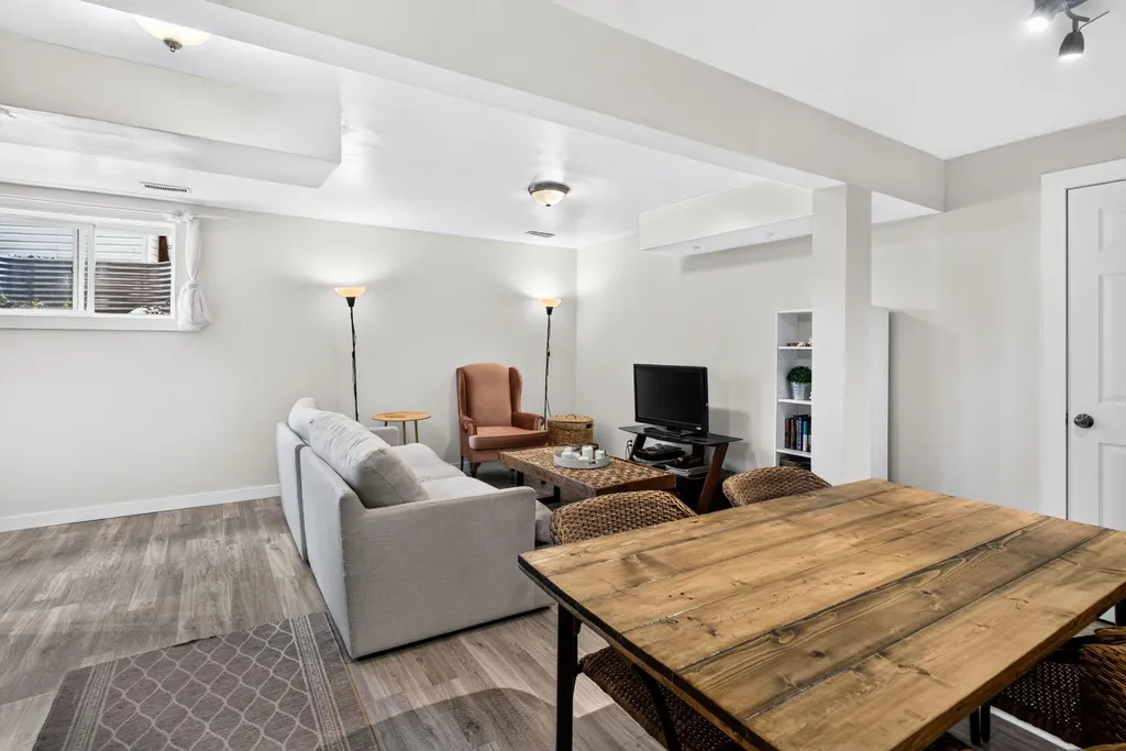 67 Douglas Ridge View SE Calgary AB T2Z 3C3