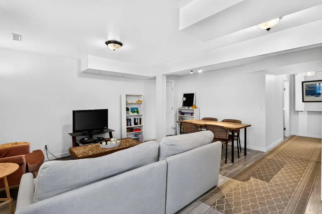 67 Douglas Ridge View SE Calgary AB T2Z 3C3