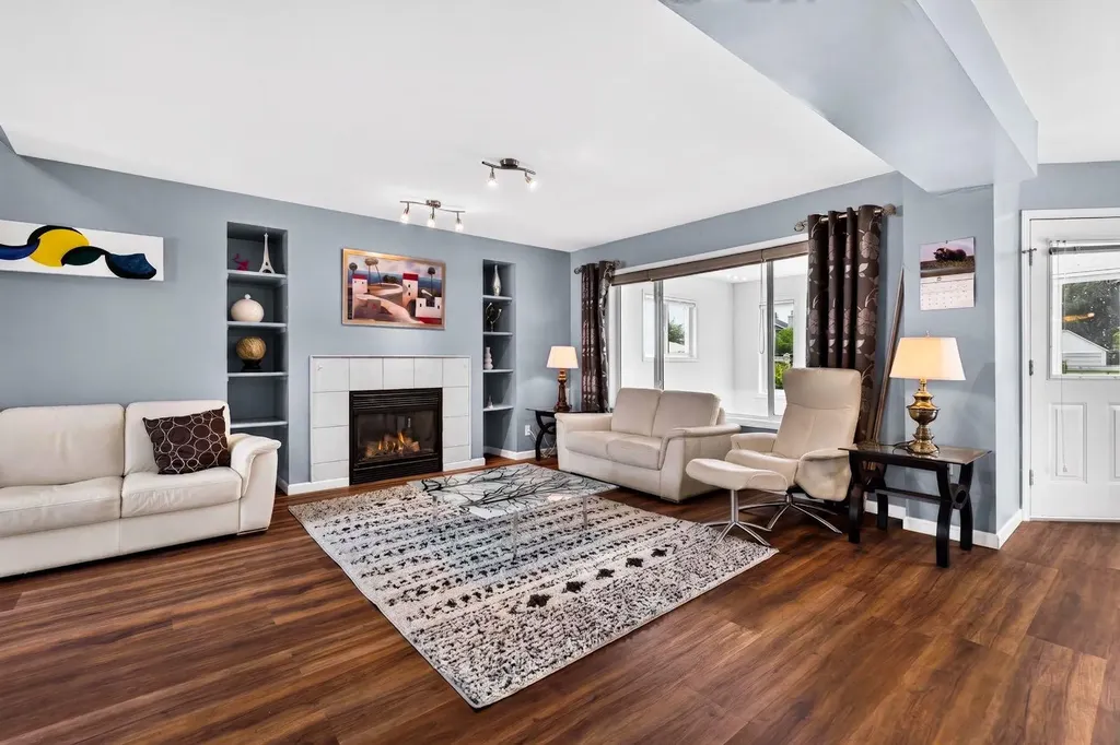 67 Douglas Ridge View SE Calgary AB T2Z 3C3
