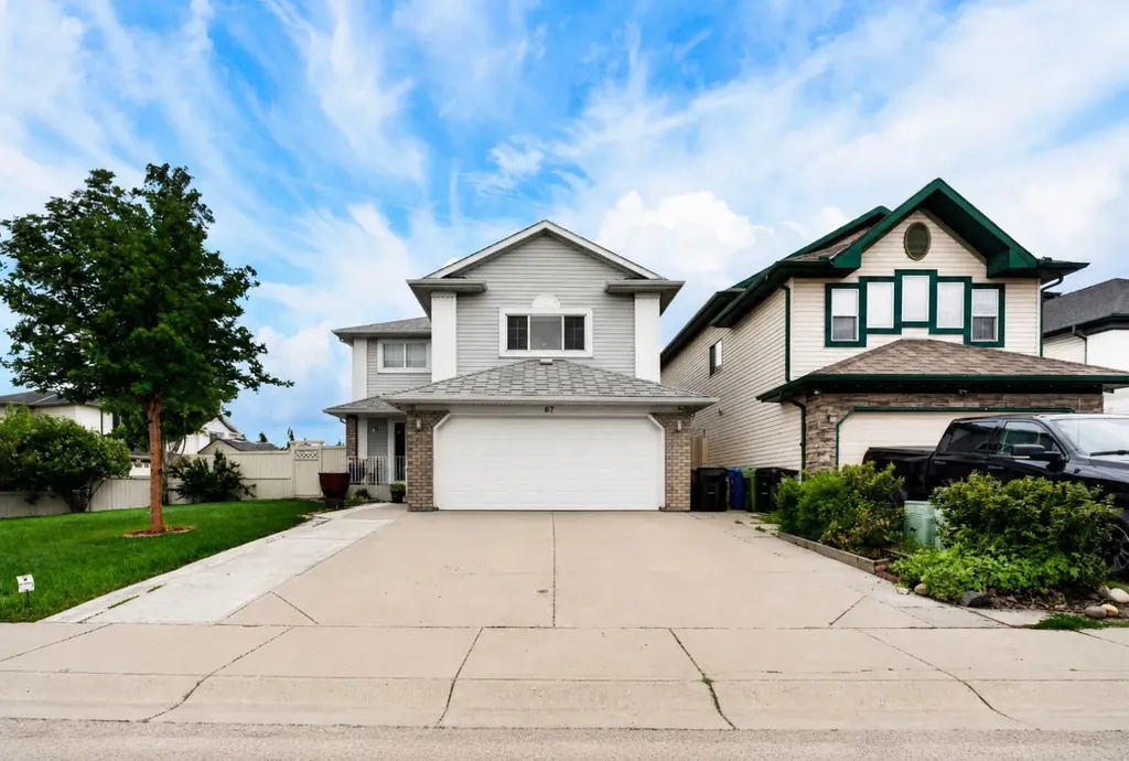 67 Douglas Ridge View SE Calgary AB T2Z 3C3