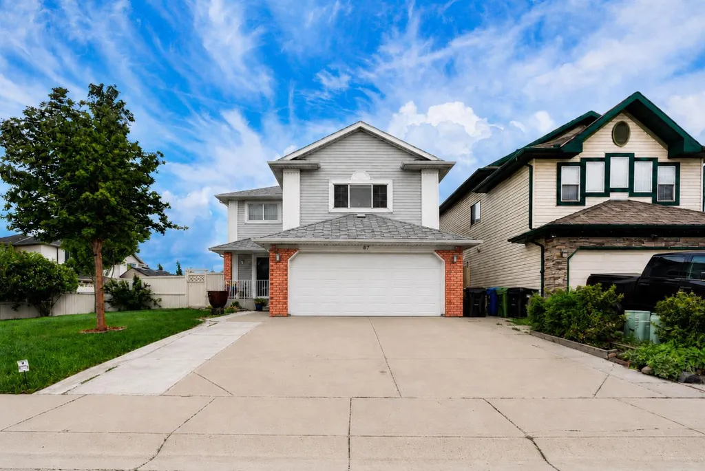 67 Douglas Ridge View SE Calgary AB T2Z 3C3