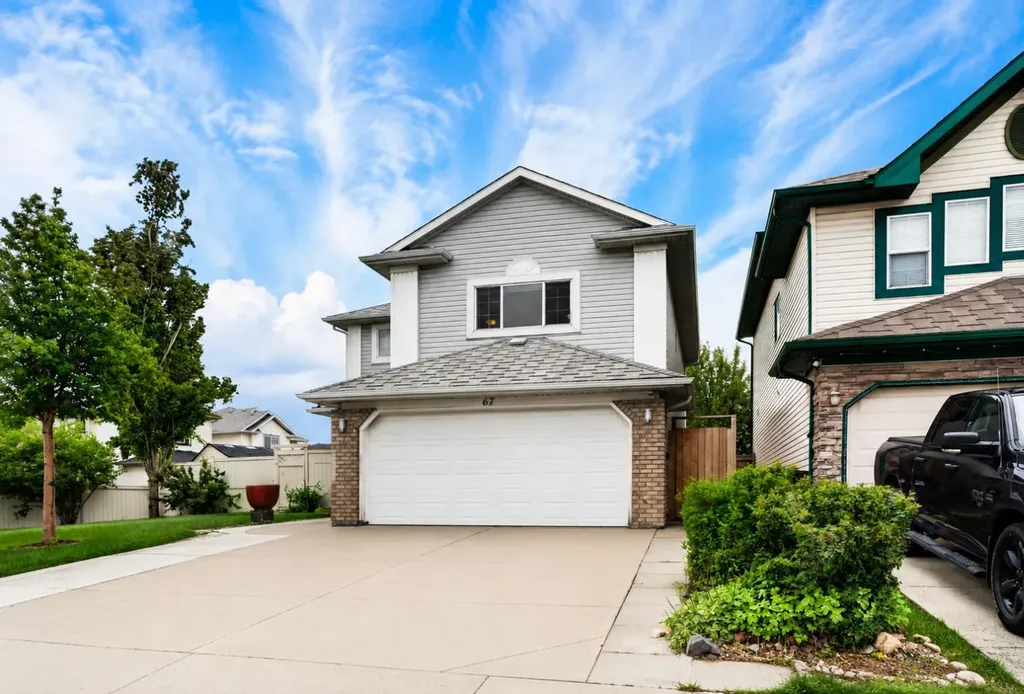 67 Douglas Ridge View SE Calgary AB T2Z 3C3