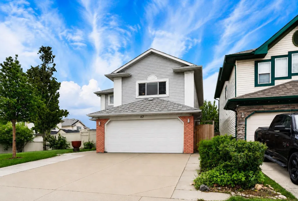 67 Douglas Ridge View SE Calgary AB T2Z 3C3