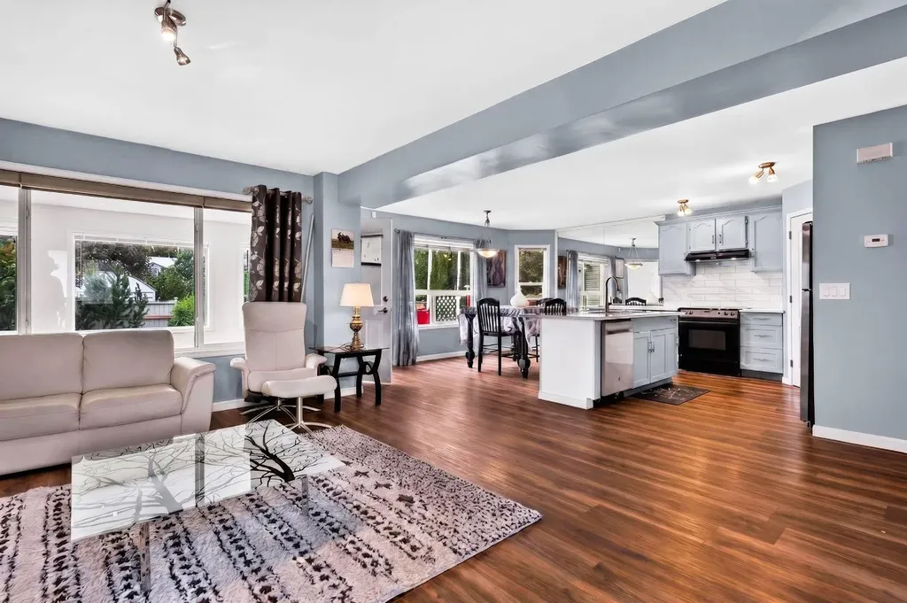 67 Douglas Ridge View SE Calgary AB T2Z 3C3